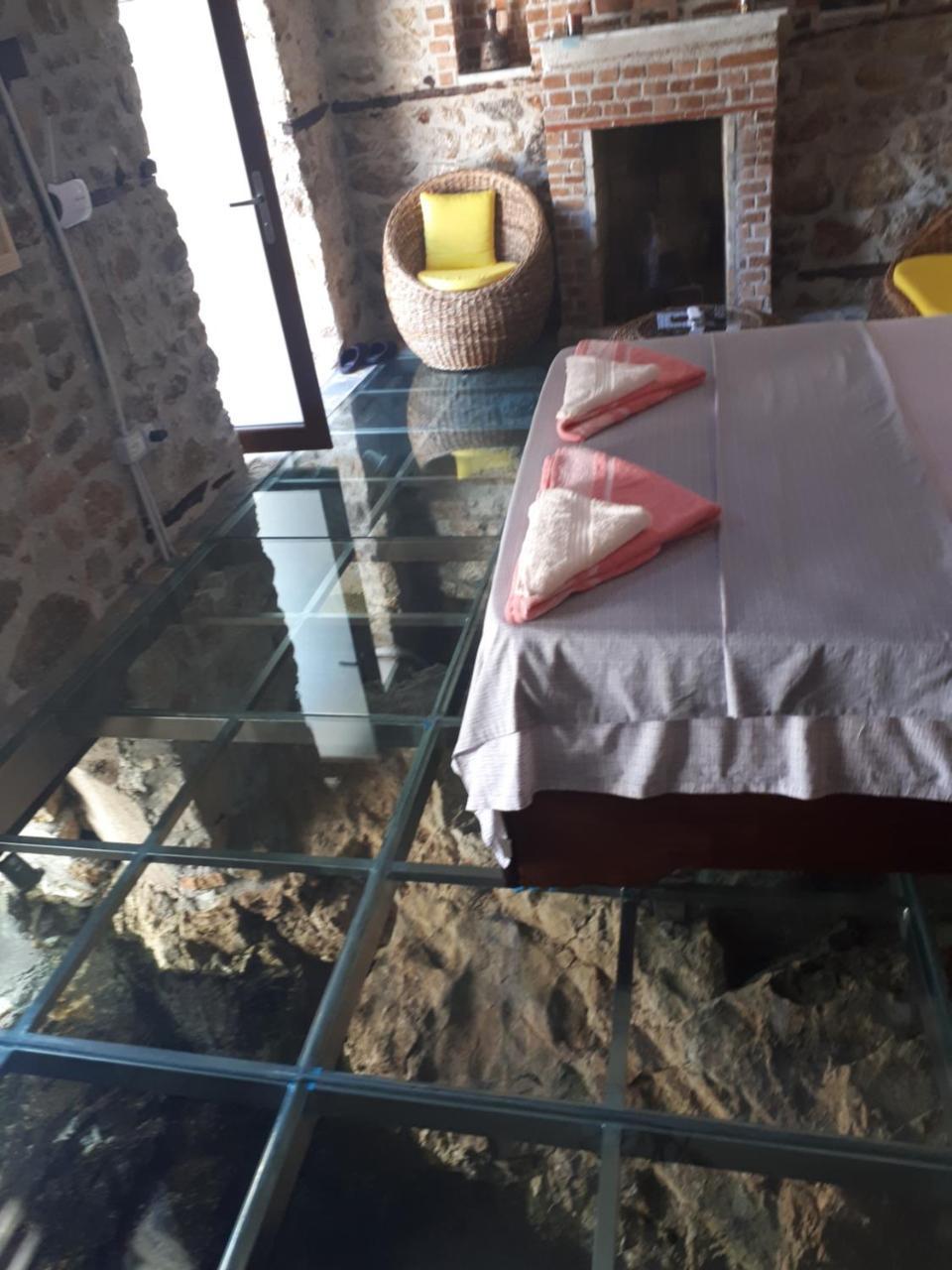 Nuci'S Home Glass Floor Tushemisht Εξωτερικό φωτογραφία